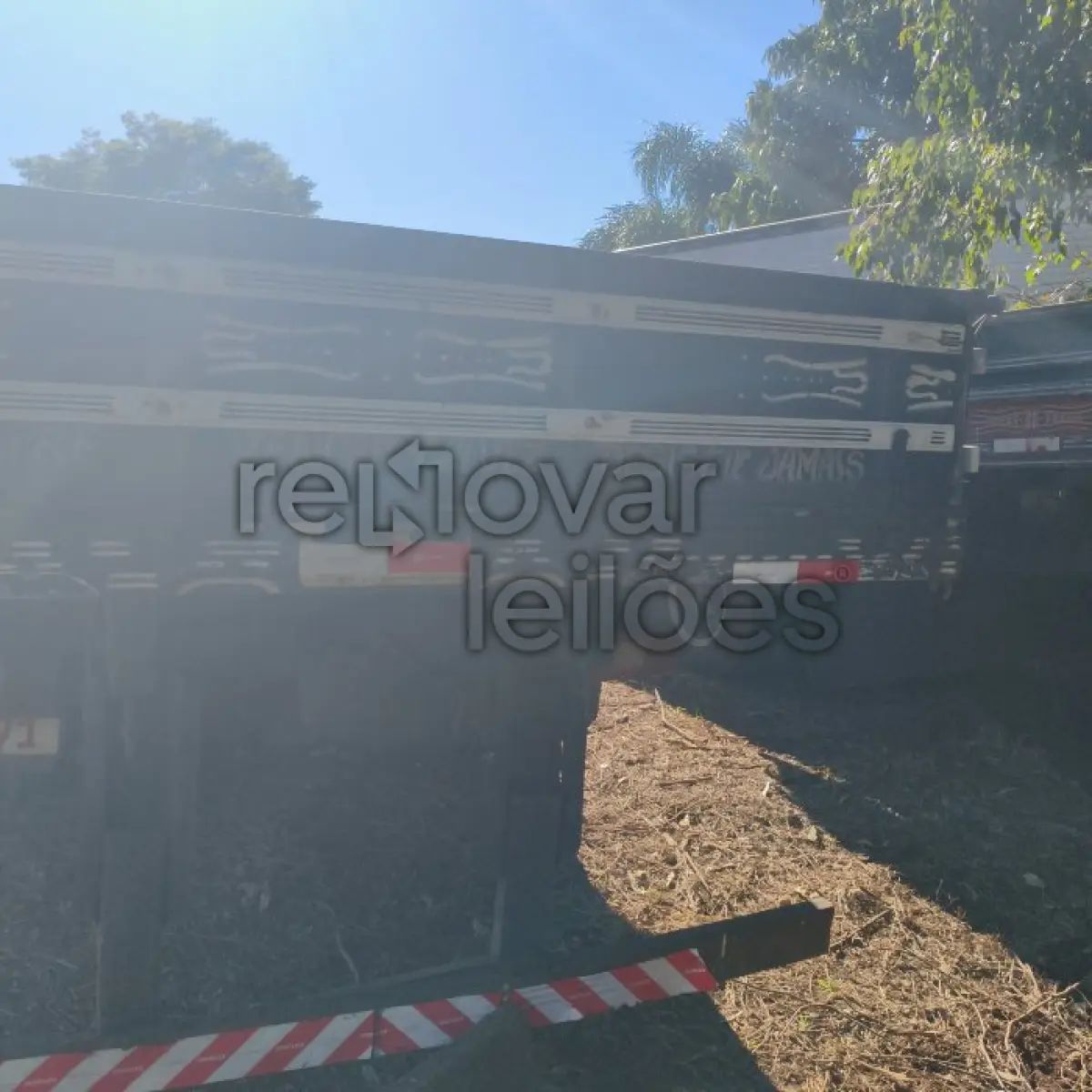 LOTE 008 - VOLVO VM23 240 6X2R - ANO 2004/2005 - CRESOL CENTRO SUL - DEPOSITADO EM IJUI/RS