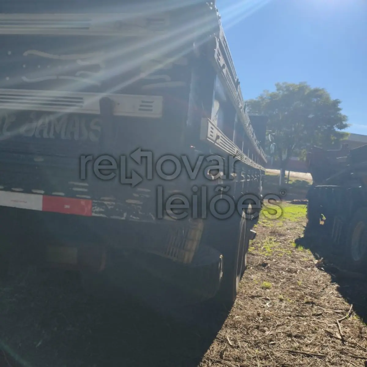 LOTE 008 - VOLVO VM23 240 6X2R - ANO 2004/2005 - CRESOL CENTRO SUL - DEPOSITADO EM IJUI/RS