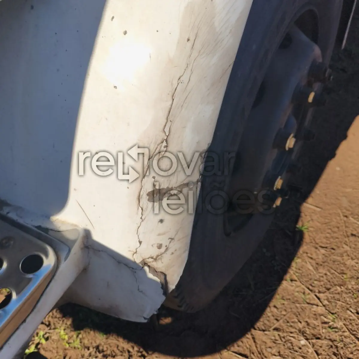 LOTE 008 - VOLVO VM23 240 6X2R - ANO 2004/2005 - CRESOL CENTRO SUL - DEPOSITADO EM IJUI/RS