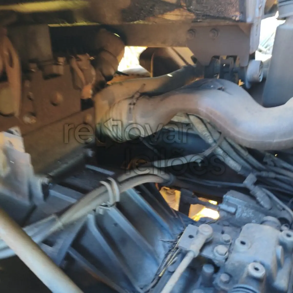 LOTE 008 - VOLVO VM23 240 6X2R - ANO 2004/2005 - CRESOL CENTRO SUL - DEPOSITADO EM IJUI/RS