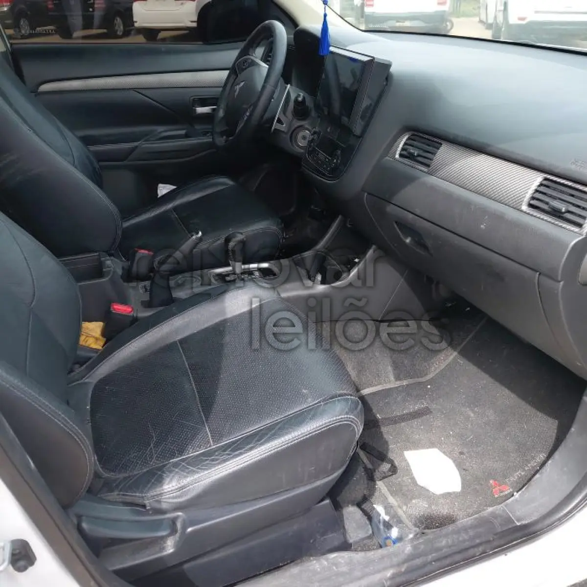 LOTE 016 - MITSUBISHI OUTLANDER 2.0 - ANO 2013/2014 - COMPLETO - SICREDI PIONEIRA - DEPOSITADO EM SANTO ÂNGELO/RS