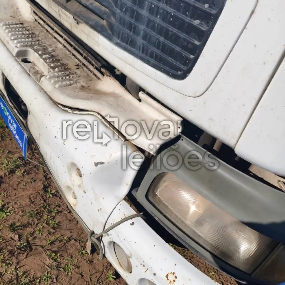 LOTE 008 - VOLVO VM23 240 6X2R - ANO 2004/2005 - CRESOL CENTRO SUL - DEPOSITADO EM IJUI/RS
