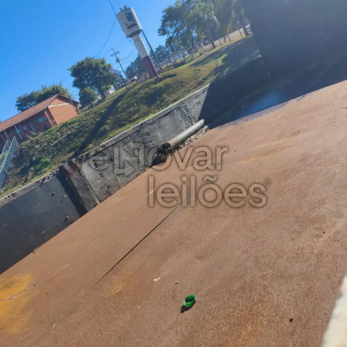 LOTE 008 - VOLVO VM23 240 6X2R - ANO 2004/2005 - CRESOL CENTRO SUL - DEPOSITADO EM IJUI/RS