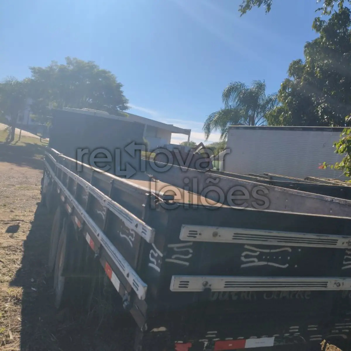 LOTE 008 - VOLVO VM23 240 6X2R - ANO 2004/2005 - CRESOL CENTRO SUL - DEPOSITADO EM IJUI/RS