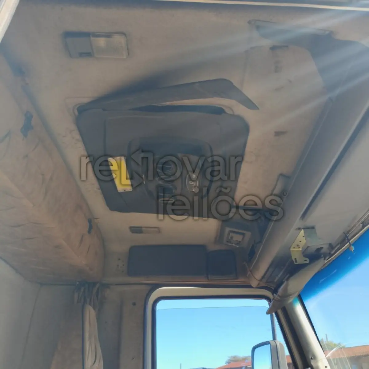 LOTE 008 - VOLVO VM23 240 6X2R - ANO 2004/2005 - CRESOL CENTRO SUL - DEPOSITADO EM IJUI/RS