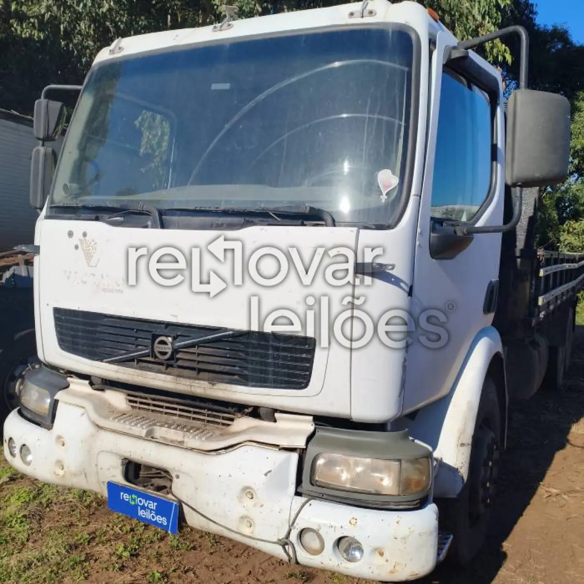 LOTE 008 - VOLVO VM23 240 6X2R - ANO 2004/2005 - CRESOL CENTRO SUL - DEPOSITADO EM IJUI/RS