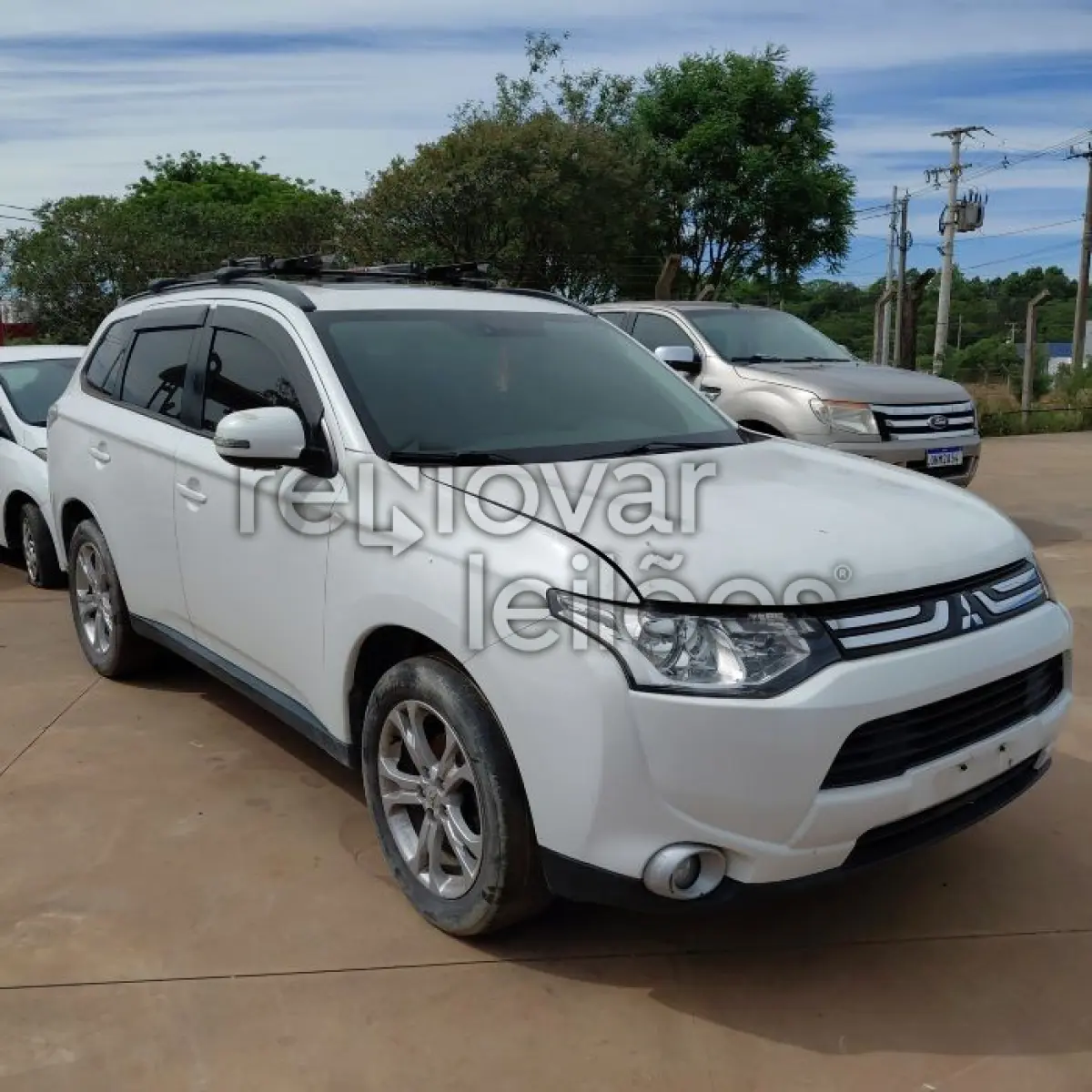 LOTE 016 - MITSUBISHI OUTLANDER 2.0 - ANO 2013/2014 - COMPLETO - SICREDI PIONEIRA - DEPOSITADO EM SANTO ÂNGELO/RS