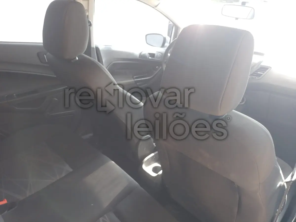 LOTE 033 - FORD FIESTA HATCH 1.5L S - ANO 2014/2014 - COMPLETO - SICREDI INTERESTADOS - PASSAGEM POR LEILÃO E INDICIO DE SINISTRO - IPVA 2025 EM ABERTO