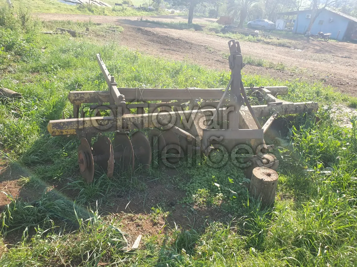 – 01 (UMA) GRADE NIVELADORA, MARCA TATU, 36 DISCOS, 4 EIXOS