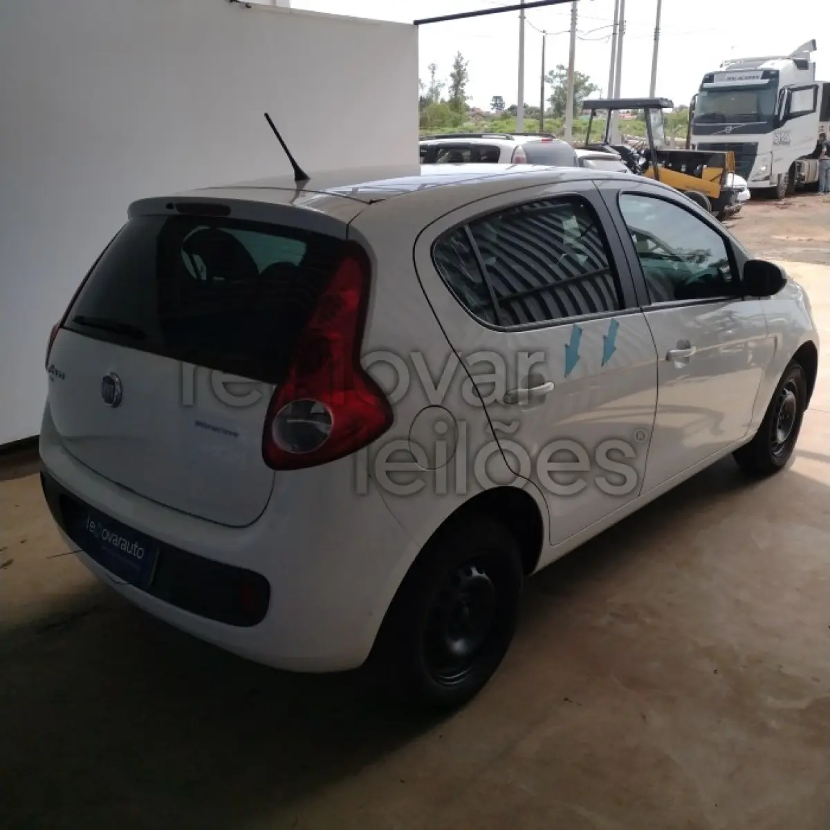 LOTE 005 - FIAT PALIO ATTRACTIV 1.0 - ANO 2014/2015 - COMPLETO