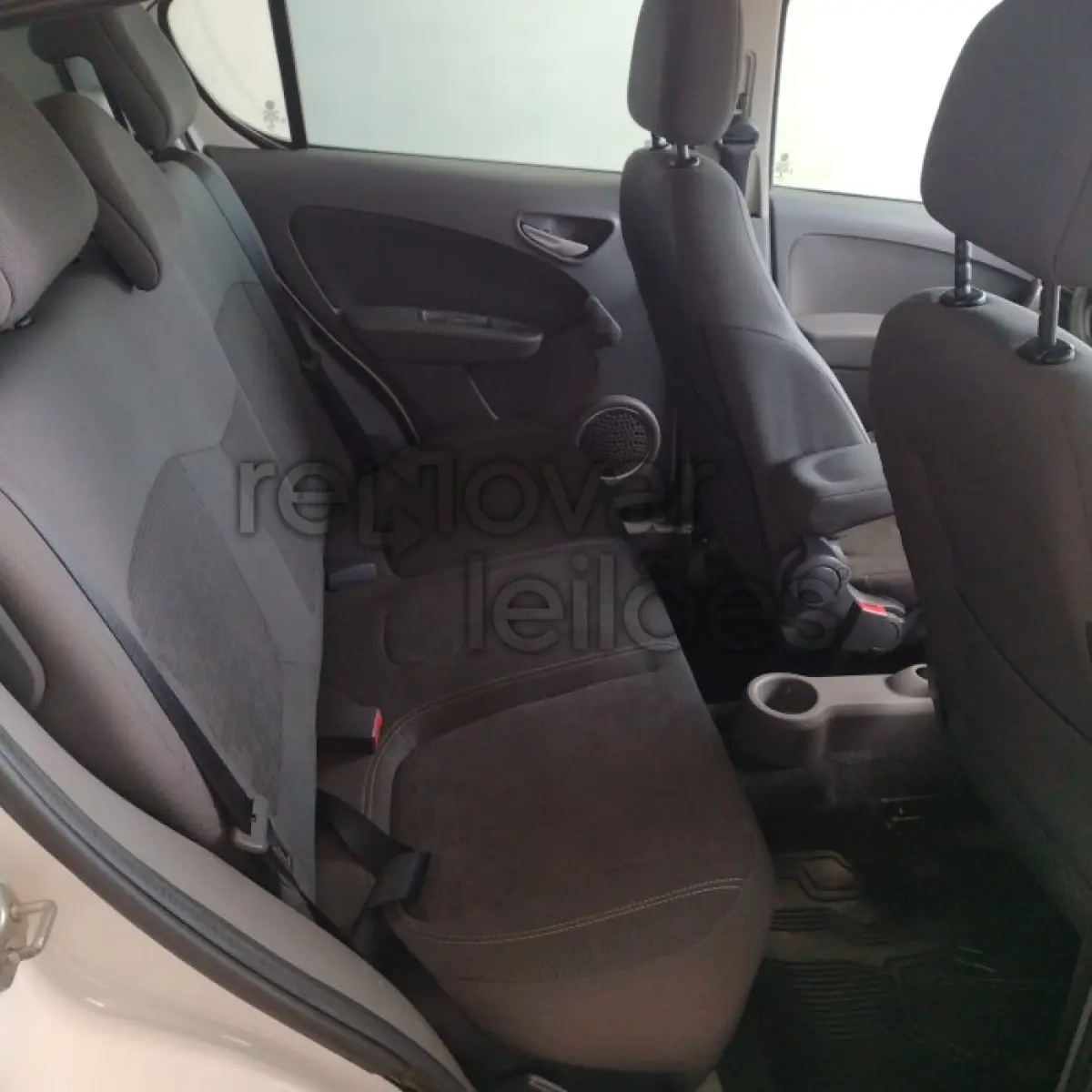 LOTE 005 - FIAT PALIO ATTRACTIV 1.0 - ANO 2014/2015 - COMPLETO