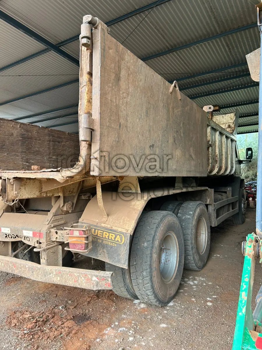 LOTE 004 - FORD CARGO 2428 E T 6X2 - ANO 2011 - EM FUNCIONAMENTO