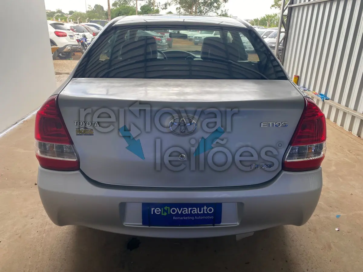 LOTE 008 - TOYOTA ETIOS SEDAN XS - ANO 2015/2015 - COMPLETO - SICREDI CONEXÃO