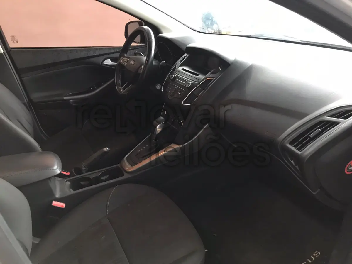 LOTE 056 - FORD FOCUS SE AT 2.0 SEDAN - ANO 2015/2016 - COMPLETO