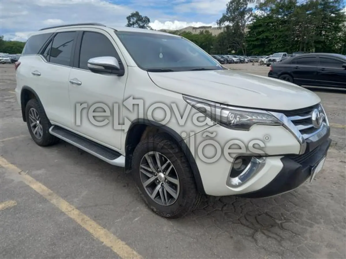 LOTE 027 - TOYOTA HILUX SW4 SRX - ANO 2017/2017 - COMPLETO - PASSAGEM POR LEILÃO E INDICIO DE SINISTRO - DEPOSITADO NO RIO DE JANEIRO/RJ