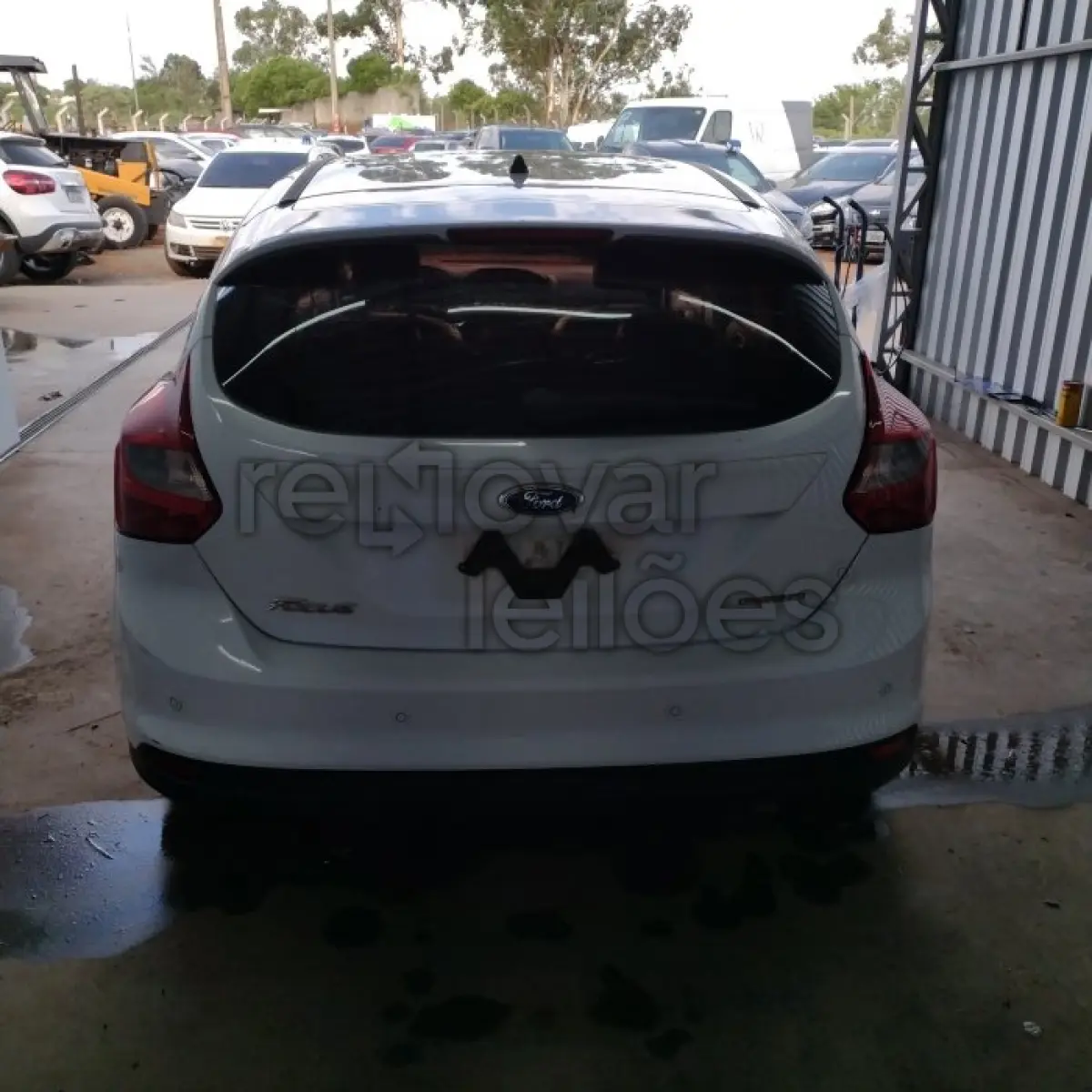 LOTE 016 - FORD FOCUS SE AT 1.6 HATCH - ANO 2014/2015 - COMPLETO - SICREDI PIONEIRA