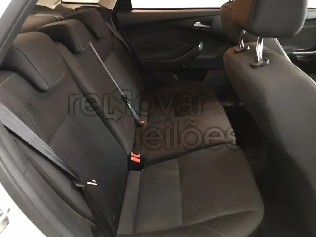 LOTE 056 - FORD FOCUS SE AT 2.0 SEDAN - ANO 2015/2016 - COMPLETO