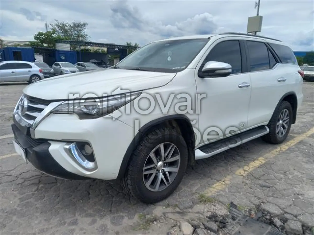 LOTE 027 - TOYOTA HILUX SW4 SRX - ANO 2017/2017 - COMPLETO - PASSAGEM POR LEILÃO E INDICIO DE SINISTRO - DEPOSITADO NO RIO DE JANEIRO/RJ