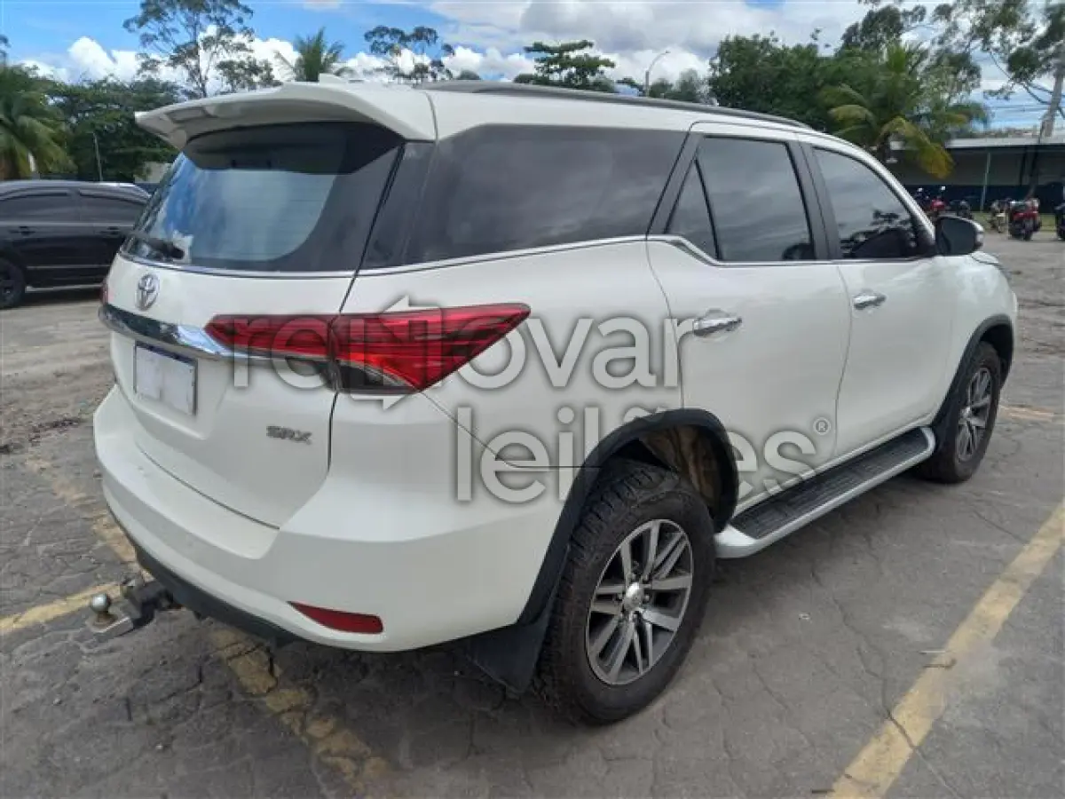 LOTE 027 - TOYOTA HILUX SW4 SRX - ANO 2017/2017 - COMPLETO - PASSAGEM POR LEILÃO E INDICIO DE SINISTRO - DEPOSITADO NO RIO DE JANEIRO/RJ