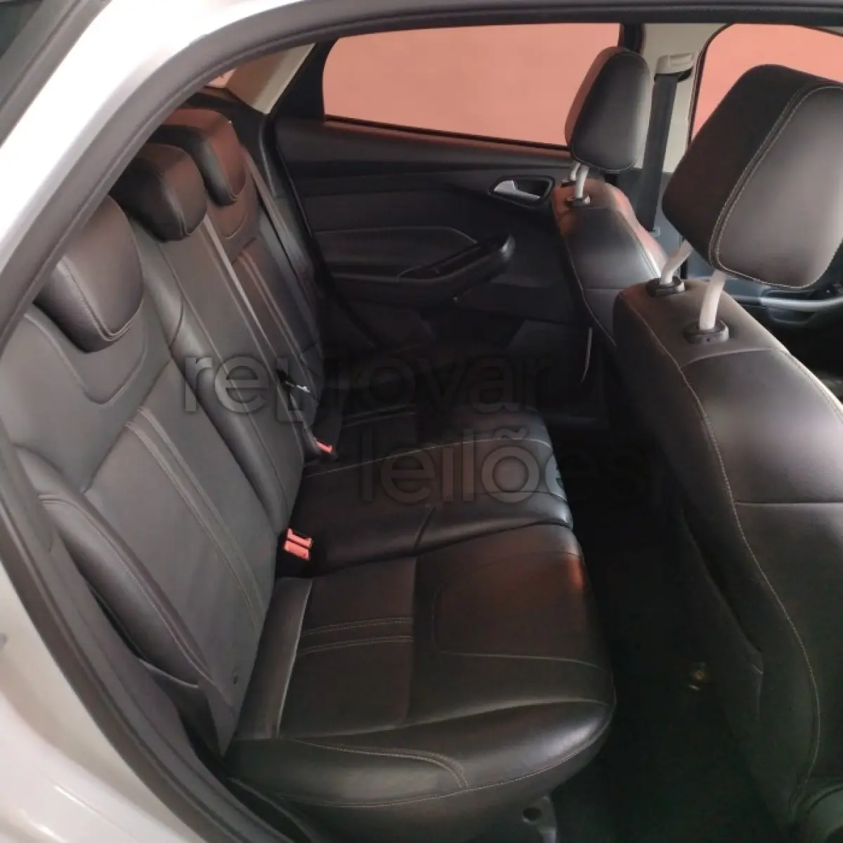LOTE 016 - FORD FOCUS SE AT 1.6 HATCH - ANO 2014/2015 - COMPLETO - SICREDI PIONEIRA