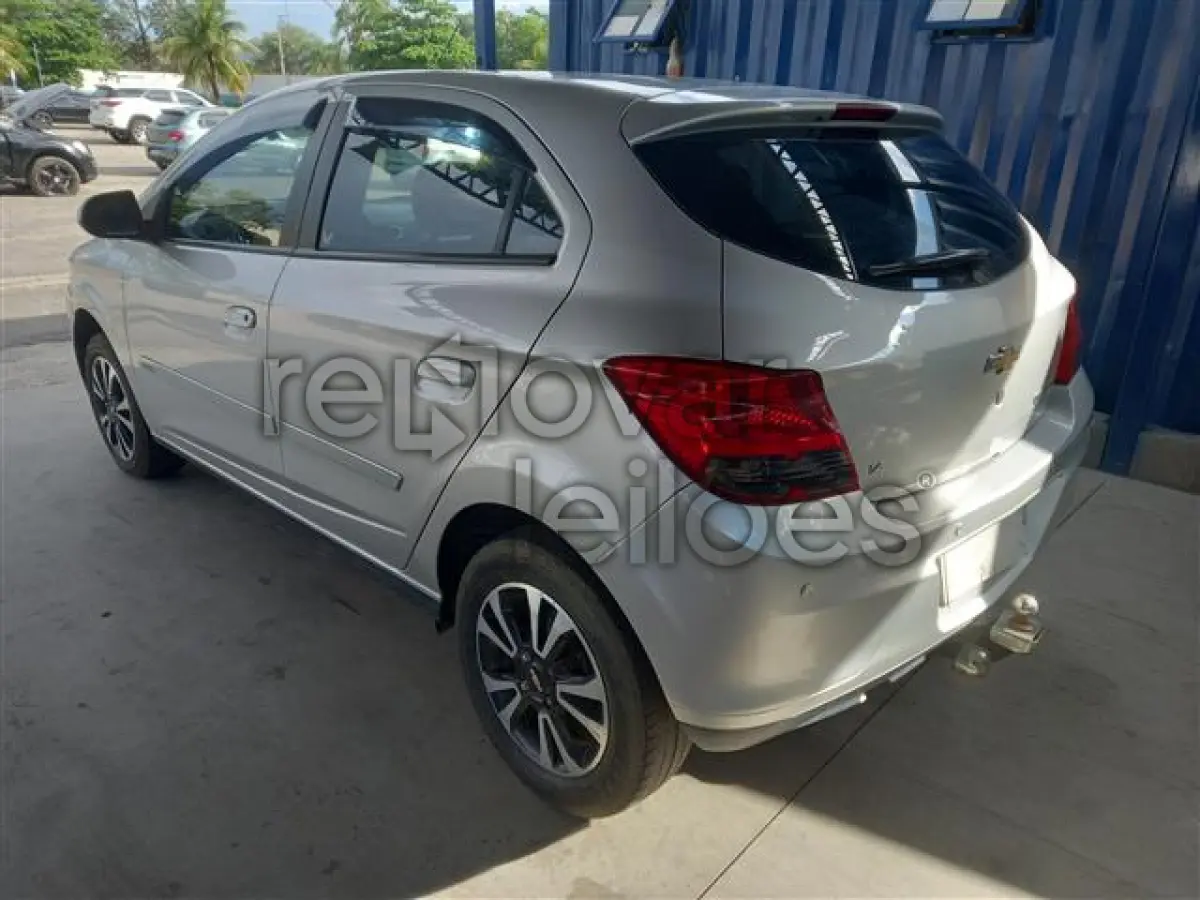 LOTE 024 - GM ONIX HATCH LTZ 1.4 - ANO 2014/2014 - COMPLETO - DEPOSITADO NO RIO DE JANEIRO/RJ