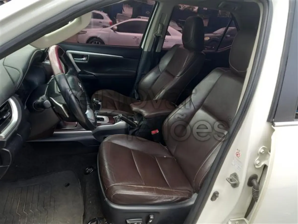 LOTE 027 - TOYOTA HILUX SW4 SRX - ANO 2017/2017 - COMPLETO - PASSAGEM POR LEILÃO E INDICIO DE SINISTRO - DEPOSITADO NO RIO DE JANEIRO/RJ