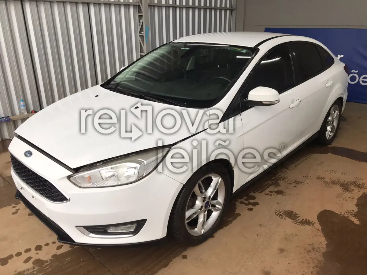 LOTE 056 - FORD FOCUS SE AT 2.0 SEDAN - ANO 2015/2016 - COMPLETO