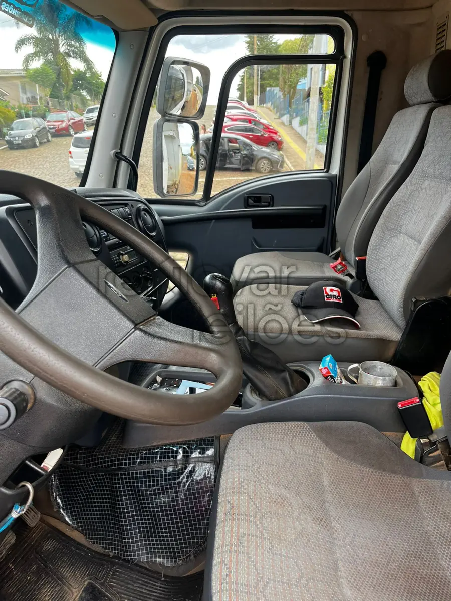 LOTE 003 - FORD CARGO 2429 E 6X2 - ANO 2013 - EM FUNCIONAMENTO