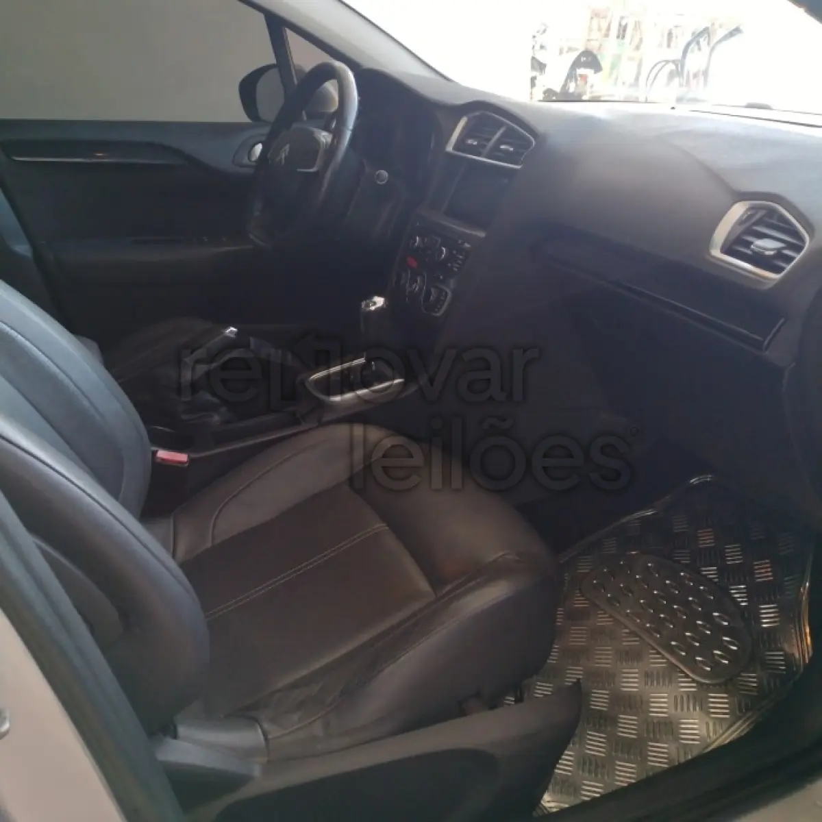 LOTE 064 - CITROEN C4 LOUNGE THP - ANO 2015/2015 - COMPLETO - PASSAGEM POR LEILÃO E INDICIO DE SINISTRO