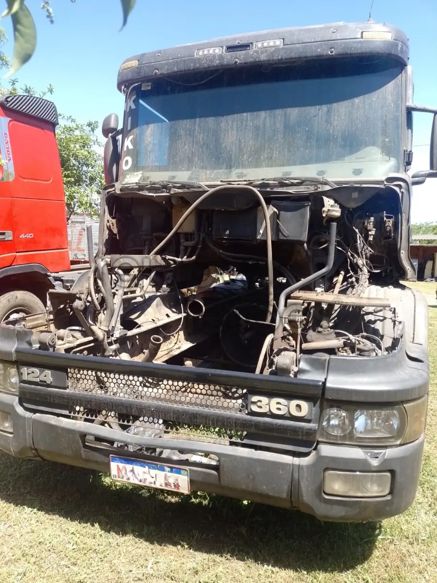 LOTE 067 - SCANIA T124 GA 4X2 NZ 360 - ANO 2003/2004 - DEPOSITADO EM CACHOEIRA DO SUL/RS