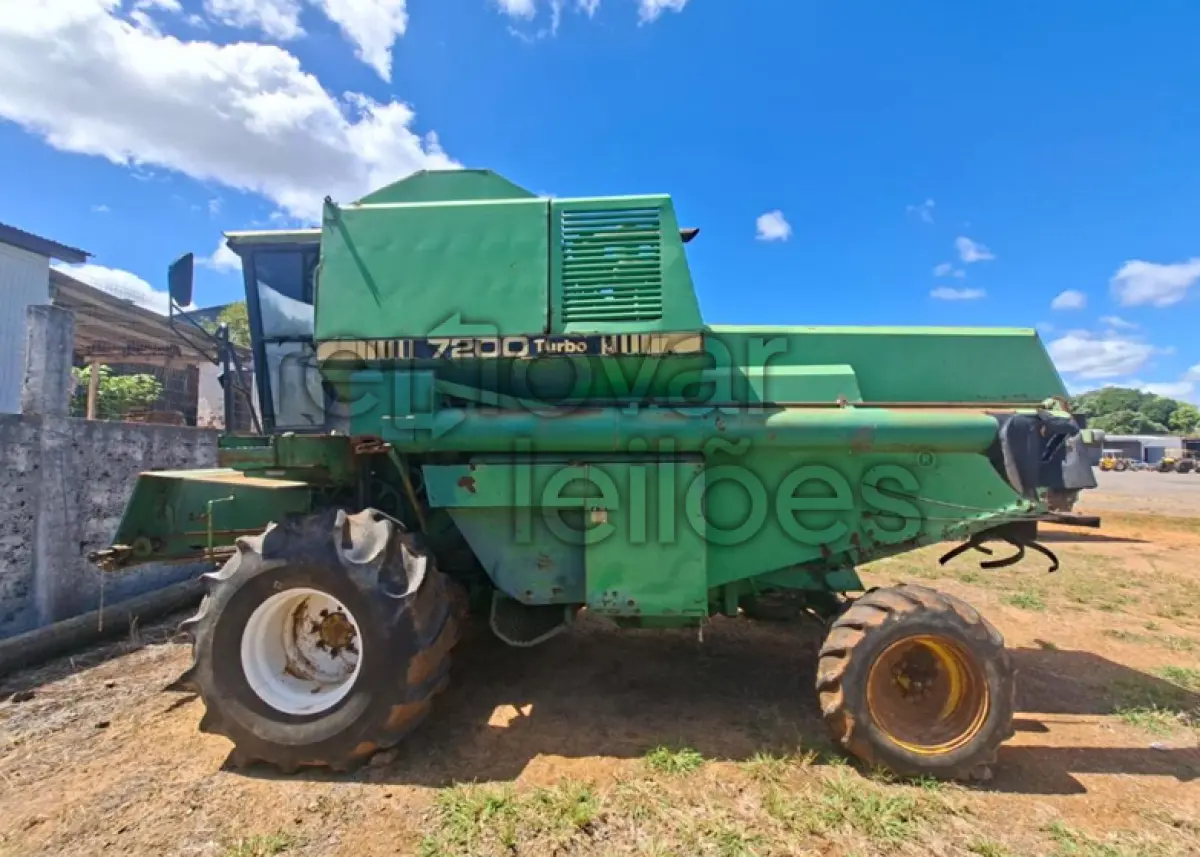 COLHEITADEIRA SLC 7200 - ANO 1988/1988 - SICREDI GERAÇÕES - DEPOSITADO EM CACHOEIRA SO SUL/RS