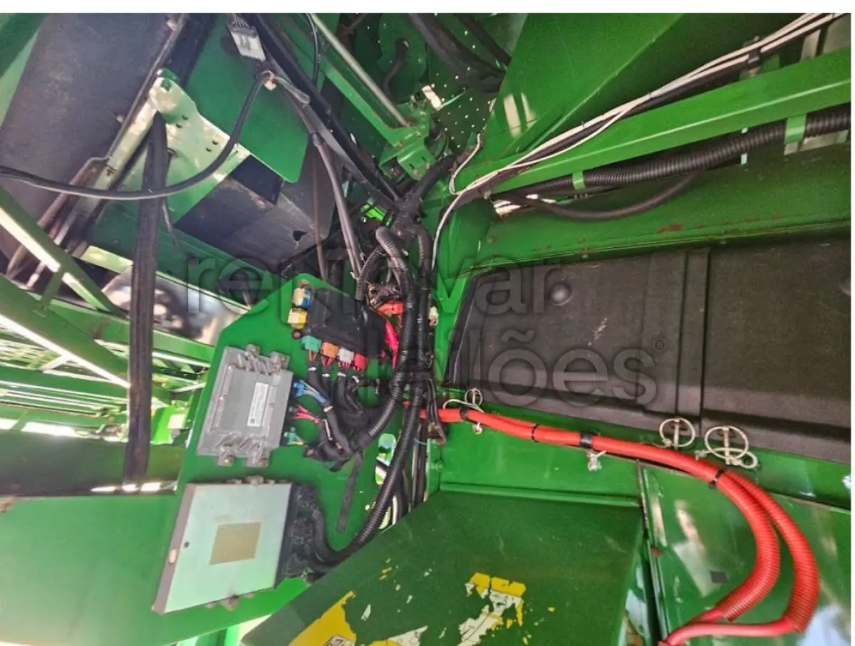 LOTE 021 - COLHEITADEIRA JOHN DEERE 9570 STS E PLATAFORMA 30 PÉS - ANO 2011 - SICREDI SEMENTES DO SUL - DEPOSITADO EM ESPUMOSO/RS