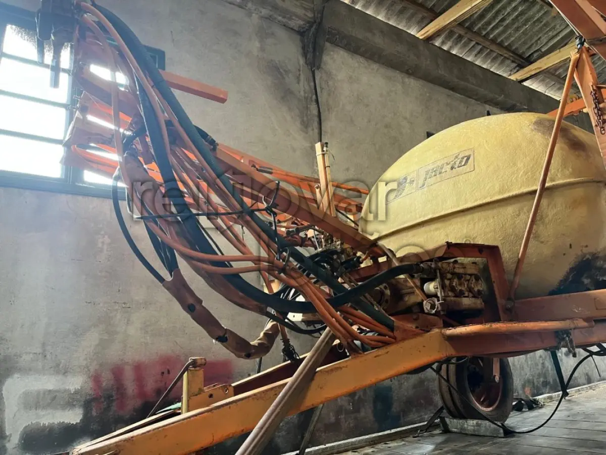 LOTE 008 - PULVERIZADOR JACTO PJ100 - ANO 2015 - CRESOL CENTRO SERRA - DEPOSITADO EM CURITIBANOS/SC
