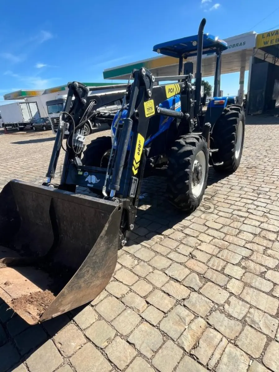 TRATOR NEW HOLLAND TLS 80 C/ CONCHA FRONTAL - ANO 2023 - CRESOL CENTRO SERRA - DEPOSITADO EM CURITIBANOS/SC