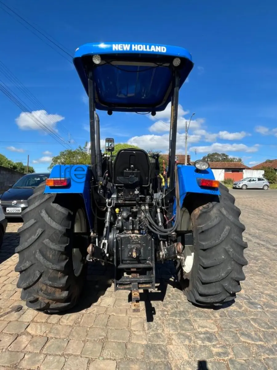 LOTE 009 - TRATOR NEW HOLLAND TLS 80 C/ CONCHA FRONTAL - ANO 2023 - CRESOL CENTRO SERRA - DEPOSITADO EM CURITIBANOS/SC