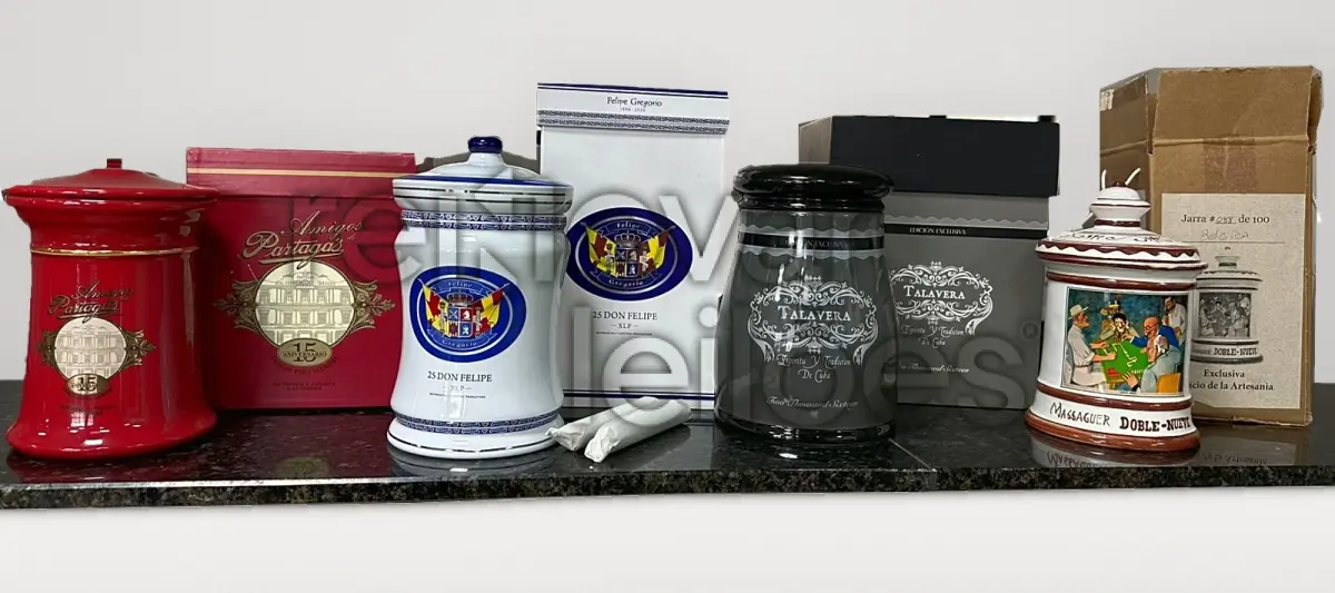 LOTE 001 - COLEÇÃO PREMIUM - CHARUTOS E WHISKIES (55 caixas)