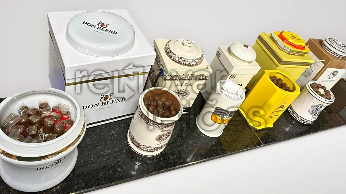 LOTE 001 - COLEÇÃO PREMIUM - CHARUTOS E WHISKIES (55 caixas)