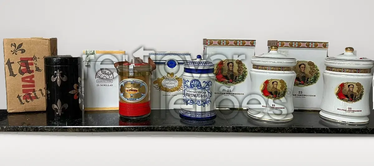 LOTE 001 - COLEÇÃO PREMIUM - CHARUTOS E WHISKIES (55 caixas)