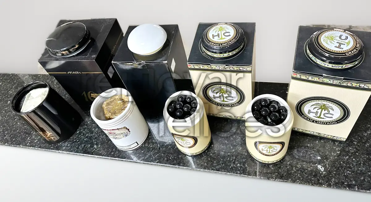 LOTE 001 - COLEÇÃO PREMIUM - CHARUTOS E WHISKIES (55 caixas)