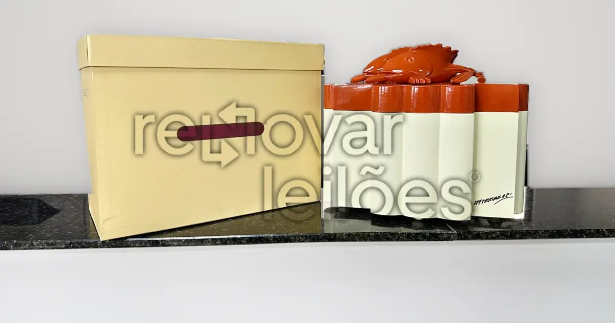 LOTE 001 - COLEÇÃO PREMIUM - CHARUTOS E WHISKIES (55 caixas)