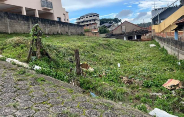 TERRENO URBANO COM 222M² / SEM BENFEITORIAS / LOTEAMENTO PADRE FLORENTINO / BOM REPOUSO - MG, localizado em Bom Repouso - MG