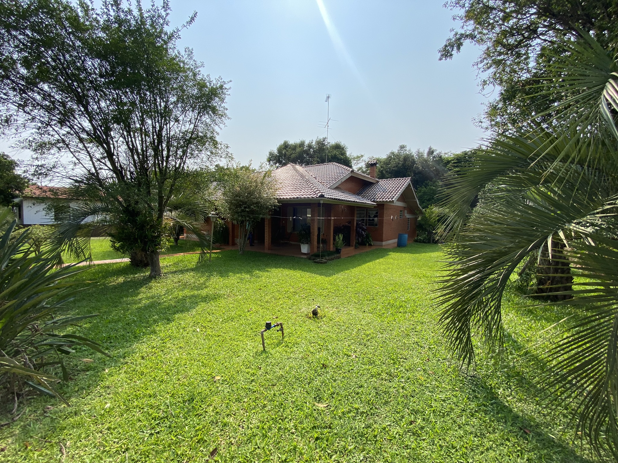 CASA COM PISCINA E TERRENO COM 1.500M² - SANTO CRISTO / RS, localizado em Santo Cristo - RS