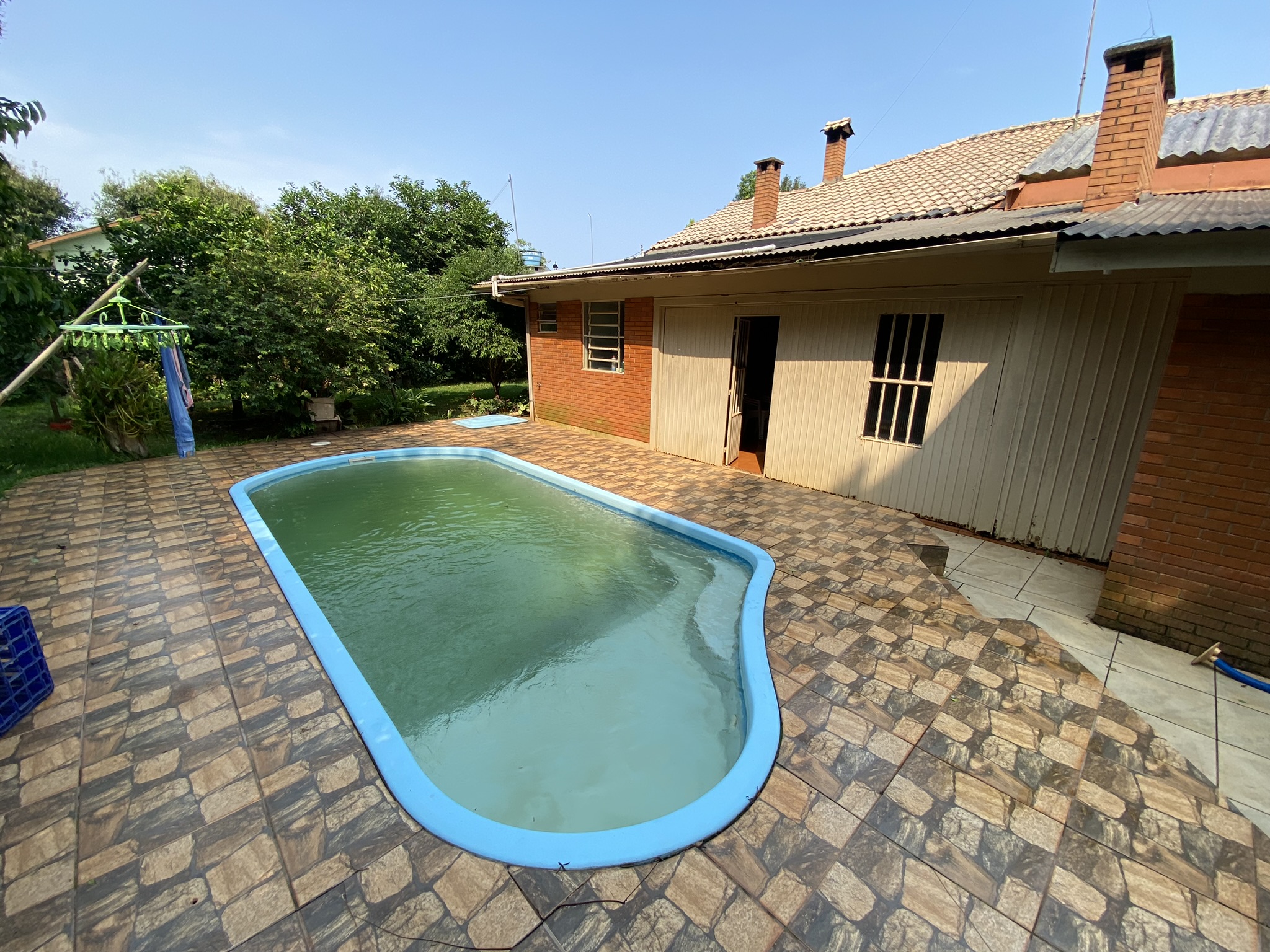 CASA COM PISCINA E TERRENO COM 1.500M² - SANTO CRISTO / RS, localizado em Santo Cristo - RS