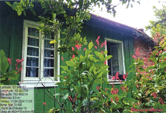 LOTE URBANO COM 460 M² / COM BENFEITORIAS (CASA DE MADEIRA) / RUA ESPÍRITO SANTO / ERECHIM - RS, localizado em Erechim - RS