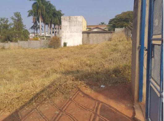 TERRENO URBANO COM ÁREA DE 600 M² / LOTE 16 / QUADRA 01 / EM ALFENAS - MG, localizado em Alfenas - MG