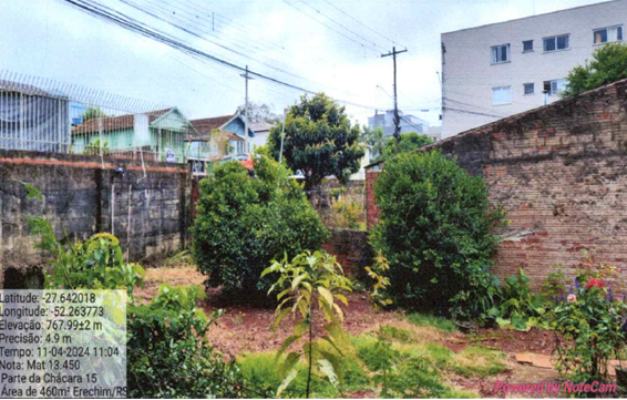LOTE URBANO COM 460 M² / COM BENFEITORIAS (CASA DE MADEIRA) / RUA ESPÍRITO SANTO / ERECHIM - RS, localizado em Erechim - RS