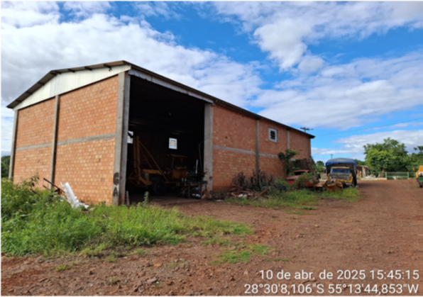 TERRENO COM ÁREA SUPERFICIAL DE 850M² / ACESSO A SANTO ANTÔNIO DAS MISSÕES / COM BENFEITORIAS NÃO AVERBADAS - GALPÃO COMERCIAL DE 200M² / EM ALVENARIA E BOM ESTADO DE CONSERVAÇÃO / ATUALMENTE OCUPADO , localizado em Santo Antônio Das Missões - RS