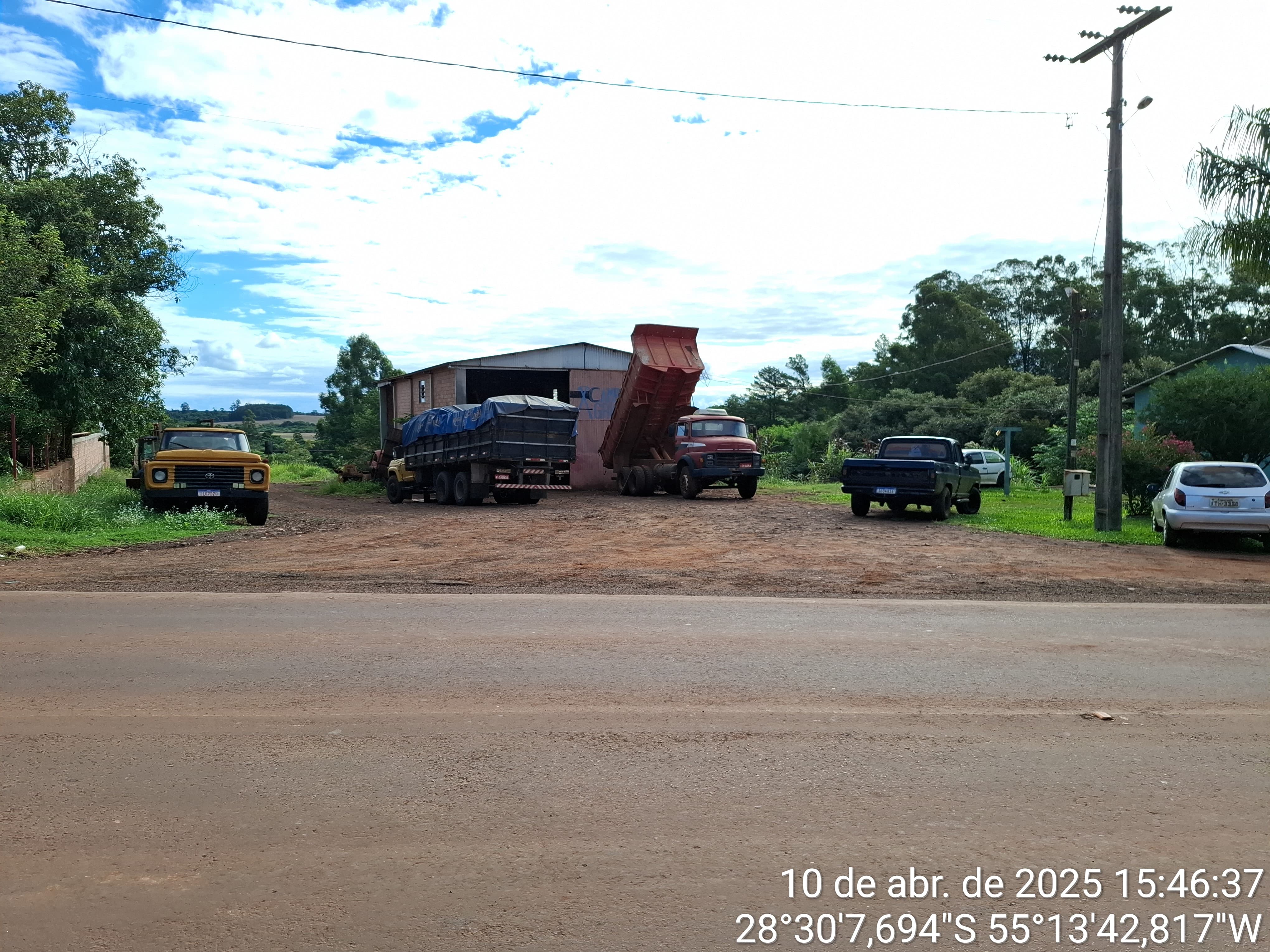 TERRENO COM ÁREA SUPERFICIAL DE 850M² / ACESSO A SANTO ANTÔNIO DAS MISSÕES / COM BENFEITORIAS NÃO AVERBADAS - GALPÃO COMERCIAL DE 200M² / EM ALVENARIA E BOM ESTADO DE CONSERVAÇÃO / ATUALMENTE OCUPADO , localizado em Santo Antônio Das Missões - RS
