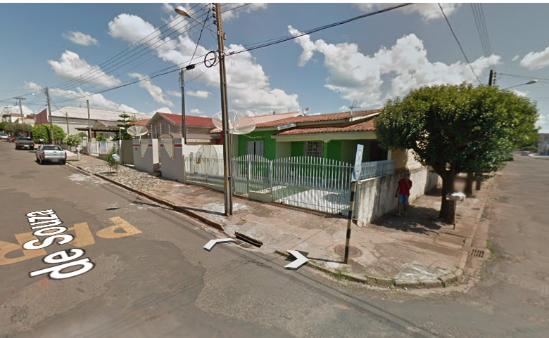 Casa De Esquina De 63,75m² + Terreno Urbano C/ 175,00m² - Goioerê/pr, localizado em Goioerê - PR