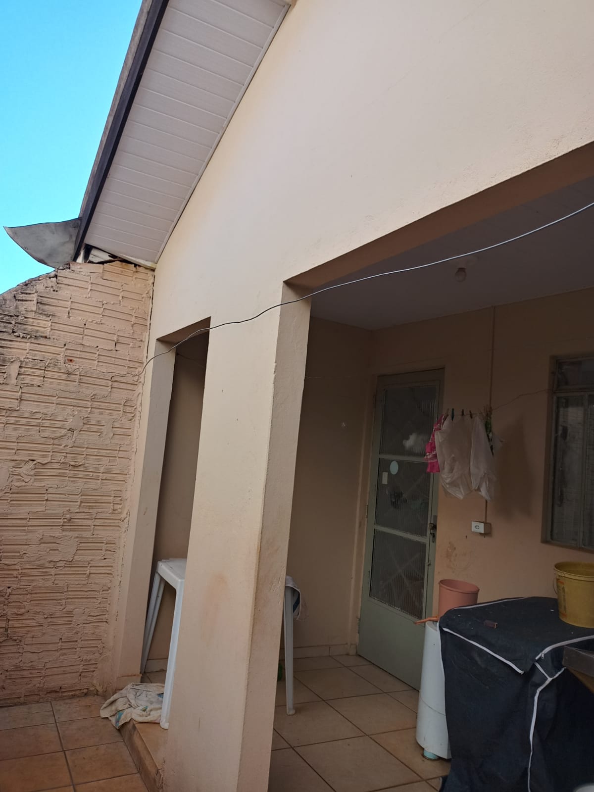 Casa De Esquina De 63,75m² + Terreno Urbano C/ 175,00m² - Goioerê/pr, localizado em Goioerê - PR